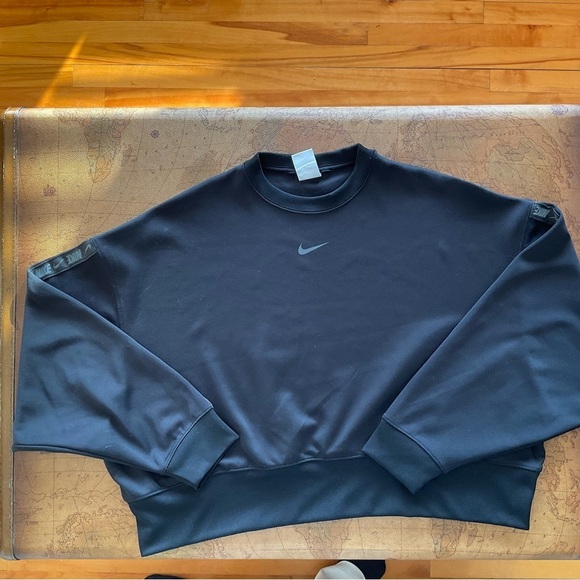 Nike Women's Oversized black sweatshirt - Picture 2 of 4